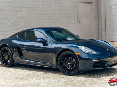 Used 2018 Porsche 718 Cayman RWD image 3