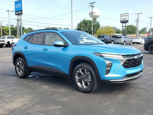 New 2026 Chevrolet Trax LT w/ Driver Confidence Package FWD image 3
