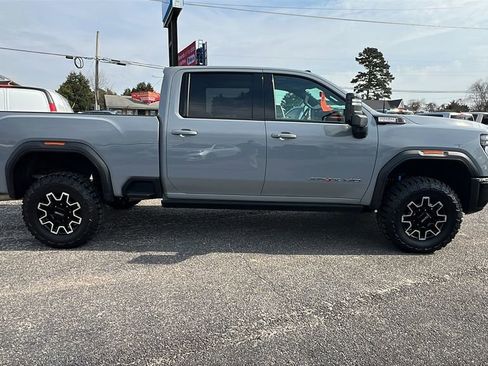 Used 2024 GMC Sierra 2500 AT4X image 4