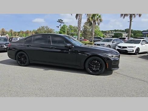 Used 2022 BMW 740i w/ Premium Package RWD image 29