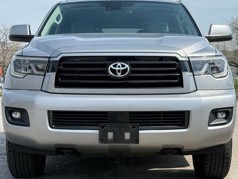Used 2019 Toyota Sequoia SR5 AWD/4WD image 8