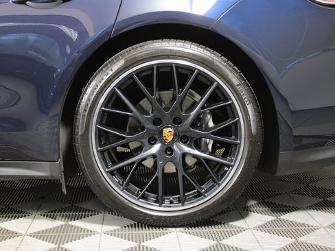 Used 2023 Porsche Panamera 4 Platinum Edition w/ Assistance Package image 40