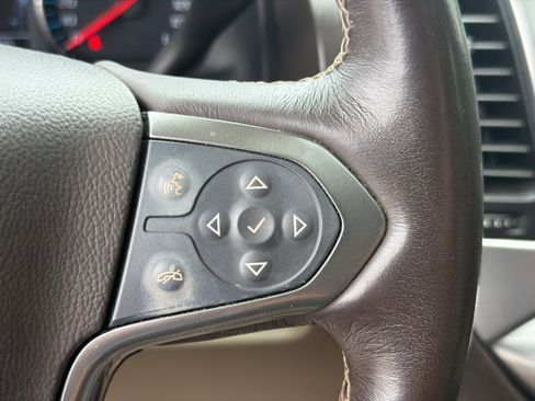 Used 2020 Chevrolet Suburban LT RWD image 27