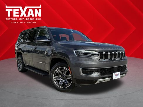 Used 2025 Jeep Wagoneer Series II AWD/4WD image 1