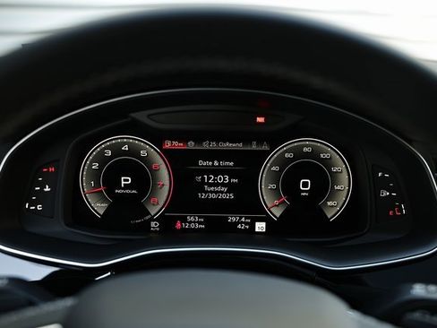Used 2025 Audi Q7 3.0T Prestige image 32