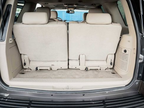 Used 2011 GMC Yukon SLT w/ SLT Chrome Package image 38