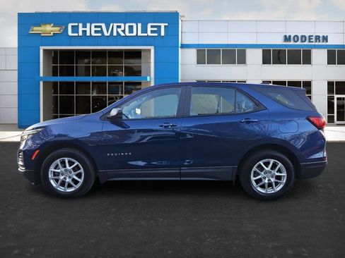 Used 2022 Chevrolet Equinox LS image 2