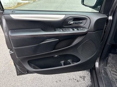 Used 2019 Dodge Grand Caravan GT image 14