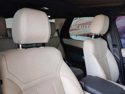 Used 2019 Land Rover Discovery HSE AWD/4WD image 14