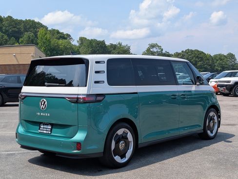 Used 2025 Volkswagen ID. Buzz Pro S Plus RWD image 9