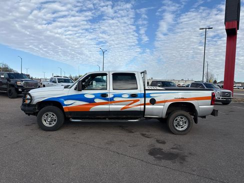 Used 2005 Chevrolet Silverado 2500 LS w/ Heavy-Duty Power Package image 2