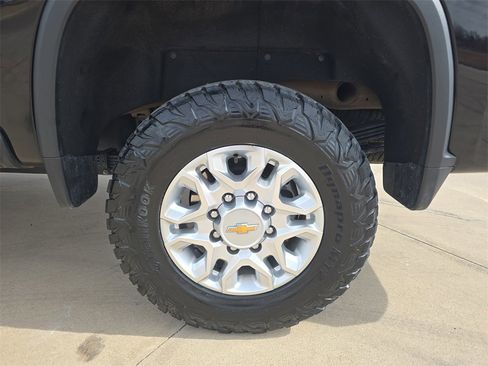 Used 2024 Chevrolet Silverado 2500 LTZ w/ LTZ Plus Package image 32