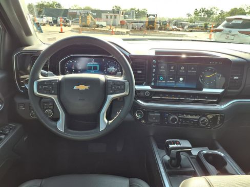 Used 2024 Chevrolet Silverado 1500 LTZ w/ LTZ Premium Package image 4