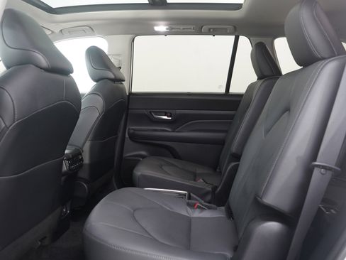 Used 2024 Toyota Grand Highlander Limited image 19