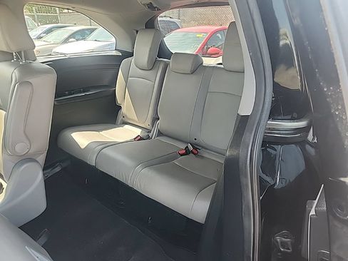 Used 2018 Honda Odyssey Touring image 21