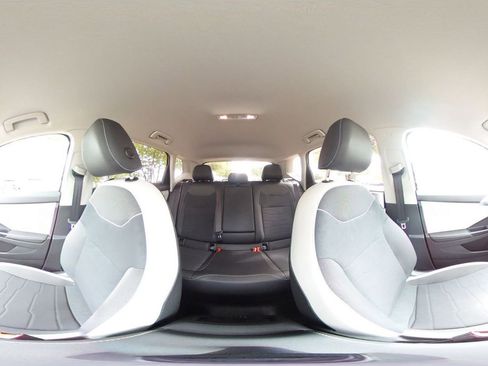 Used 2025 Volkswagen Taos SE image 43