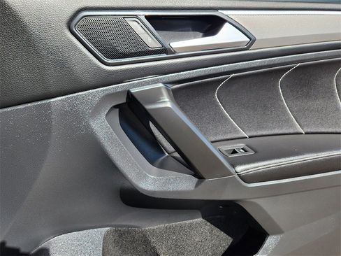 Used 2022 Volkswagen Tiguan SE R-Line image 20