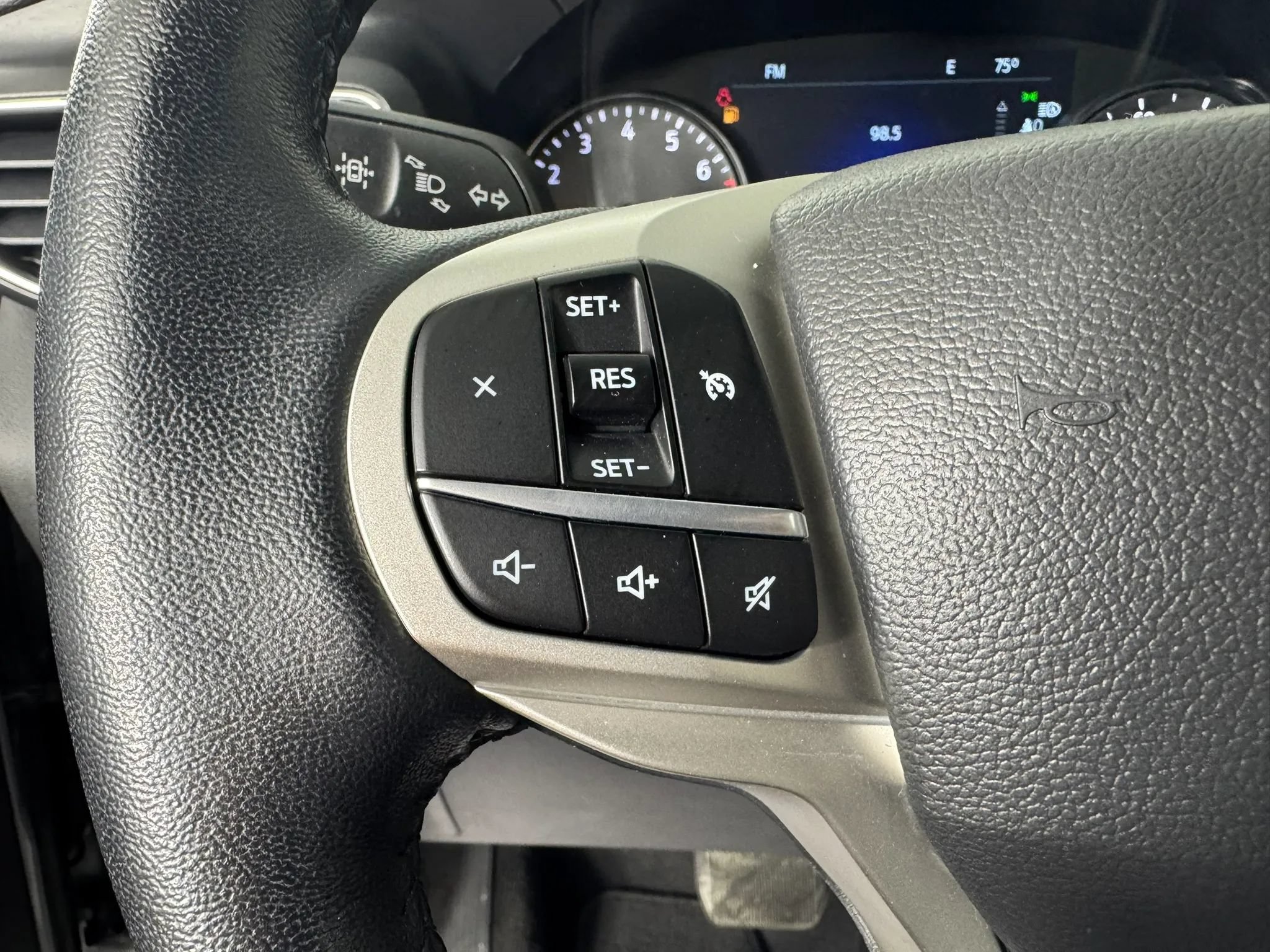 Used 2022 Ford Explorer XLT w/ Equipment Group 202A AWD/4WD image 15