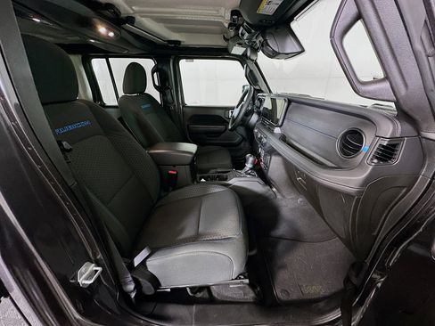 Used 2025 Jeep Wrangler Unlimited Rubicon 4xe w/ Convenience Group image 30