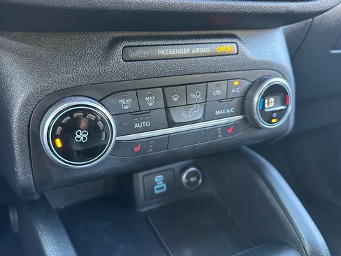 Used 2020 Ford Escape SE image 28