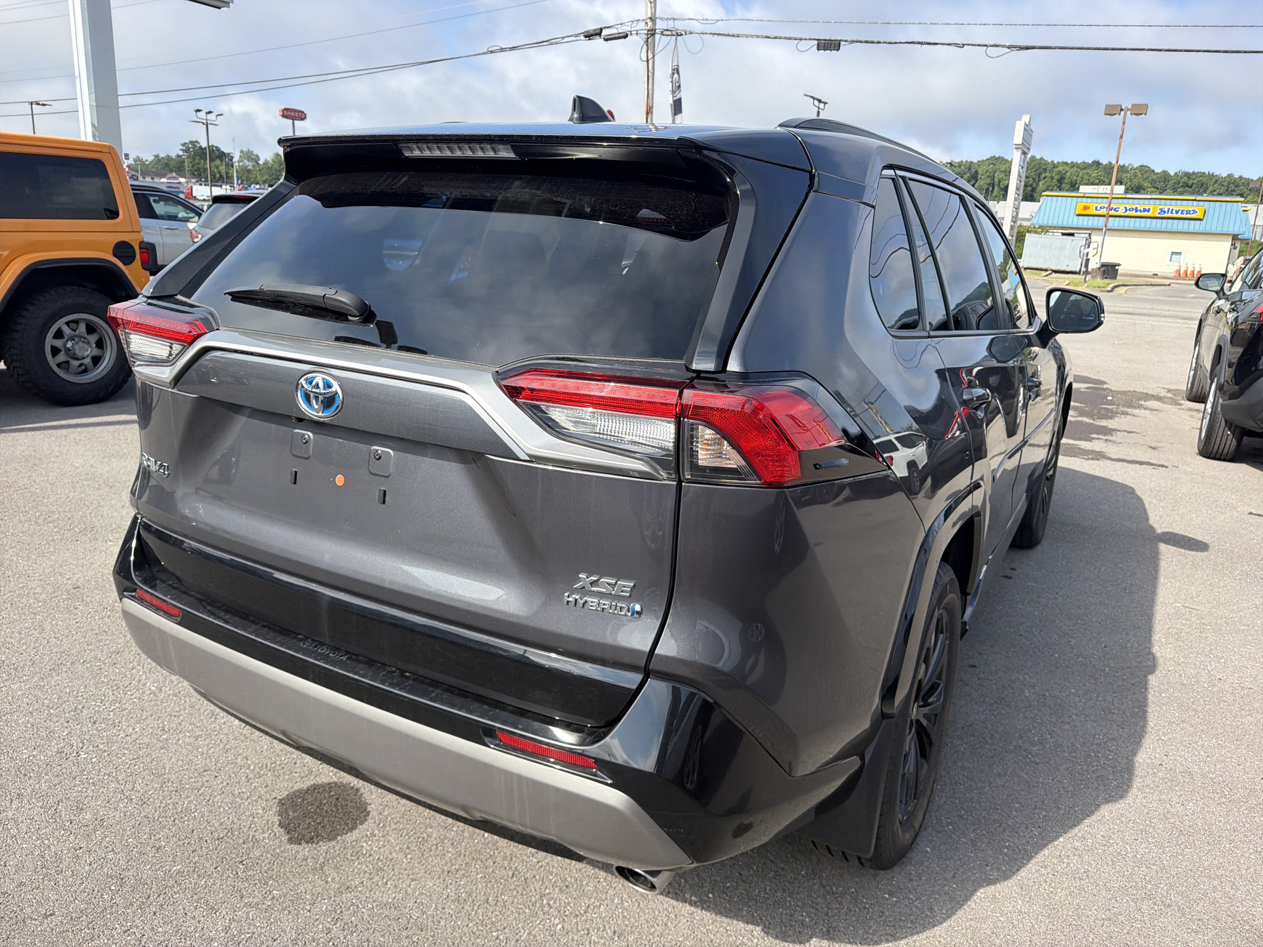 Used 2023 Toyota RAV4 XSE w/ XSE Grade Weather Package AWD/4WD image 6