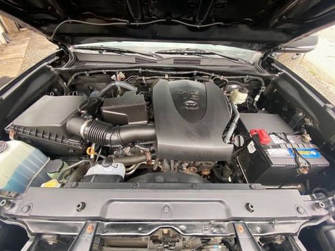 Used 2016 Toyota Tacoma Limited image 15