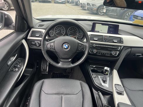 Used 2018 BMW 320i xDrive Sedan w/ Convenience Package AWD/4WD image 18
