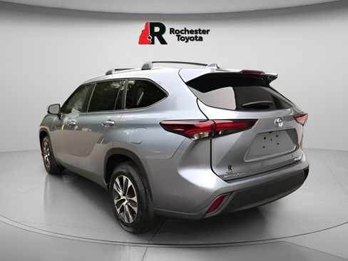 Certified 2024 Toyota Highlander XLE AWD/4WD image 5