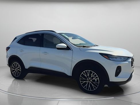 New 2026 Ford Escape SE image 38