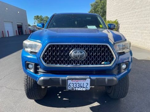 Used 2018 Toyota Tacoma TRD Off-Road w/ Technology Package AWD/4WD image 2