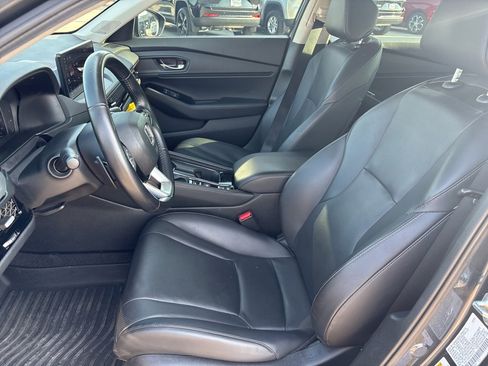 Used 2024 Honda Accord Touring image 9