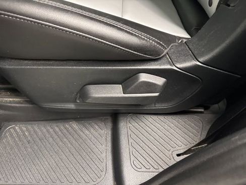 Used 2023 Ford Explorer XLT w/ Equipment Group 202A image 23