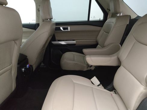 Used 2022 Ford Explorer XLT w/ Equipment Group 202A image 18