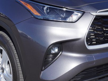 Used 2024 Toyota Highlander LE