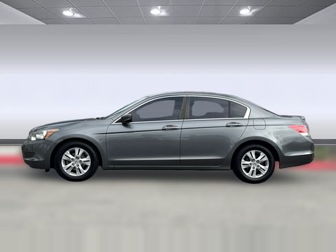 Used 2010 Honda Accord LX-P image 2