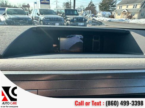 Used 2013 Toyota Sienna XLE image 28