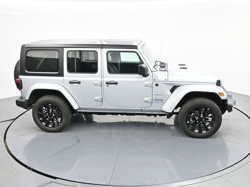 Used 2023 Jeep Wrangler Unlimited Sahara image 21