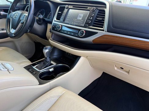 Used 2017 Toyota Highlander Limited FWD image 37