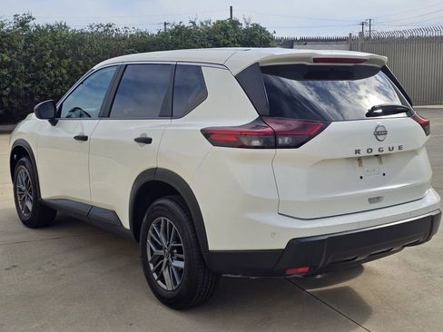 Used 2024 Nissan Rogue S FWD image 8