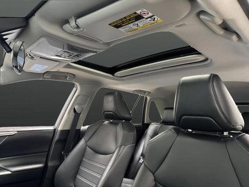 Used 2023 Toyota RAV4 XLE Premium image 7