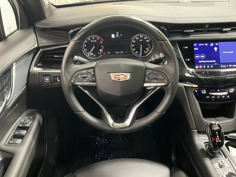 Used 2024 Cadillac XT6 Premium Luxury AWD/4WD image 7
