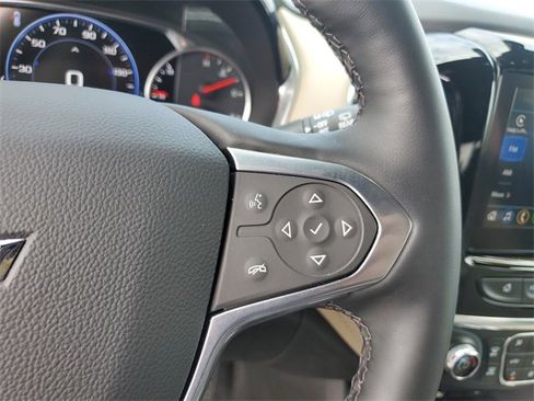 Used 2023 Chevrolet Traverse Premier image 23