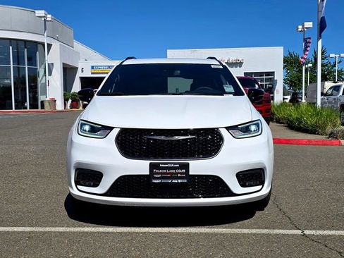 New 2026 Chrysler Pacifica Select w/ S Appearance Package image 2