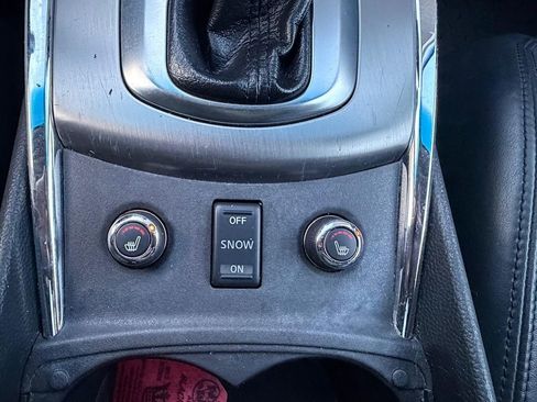 Used 2013 INFINITI G37 x w/ Premium Pkg image 32