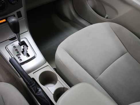 Used 2011 Toyota Corolla LE FWD image 16