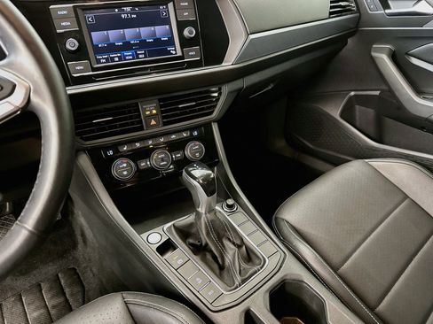Used 2022 Volkswagen Jetta SE FWD image 25