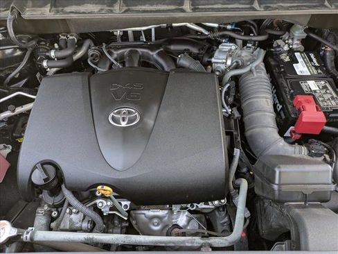 Used 2021 Toyota Highlander LE AWD/4WD image 24