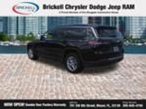 Used 2023 Jeep Grand Cherokee L Laredo RWD image 4