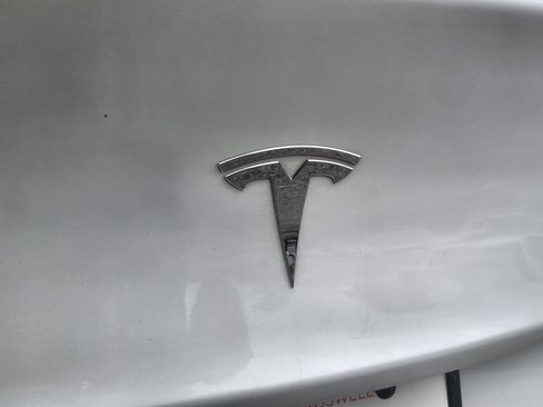 Used 2023 Tesla Model Y 2WD image 31