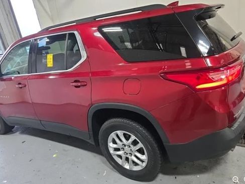 Used 2019 Chevrolet Traverse LT FWD image 2